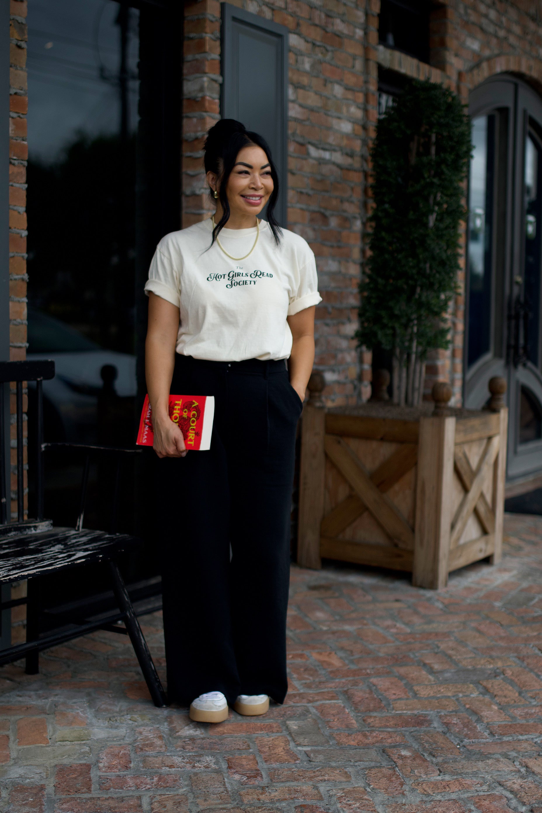 hot girls read society tee