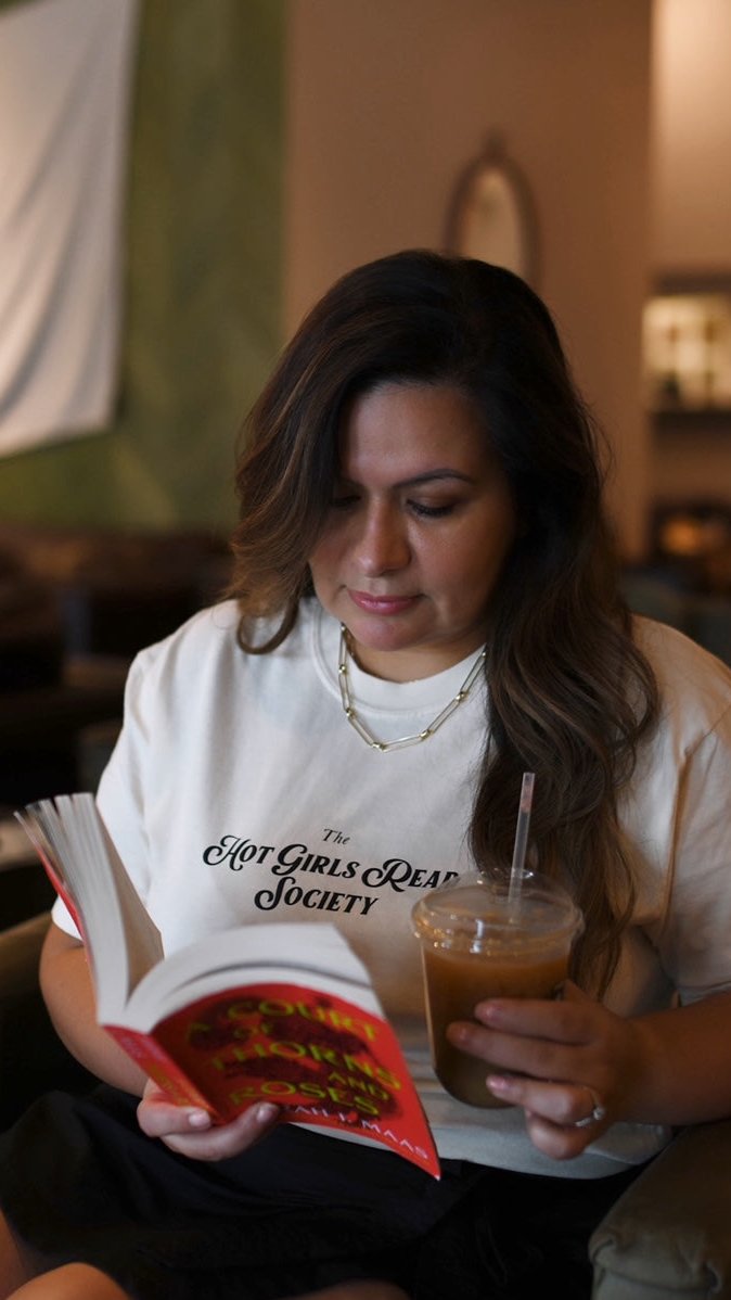 hot girls read tee